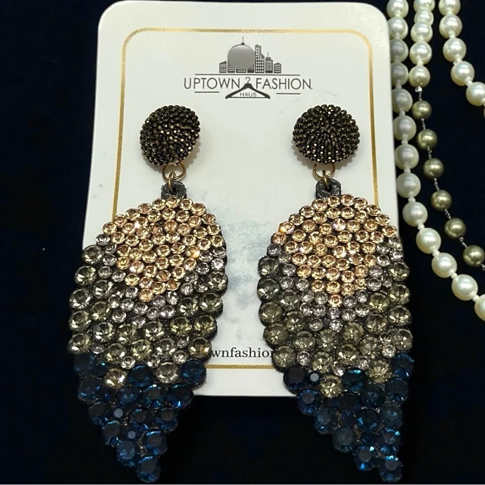 352 Uptown Fashion Haus | NWT Ombre Crystal Earrings – Glam Drop Style (size OS)